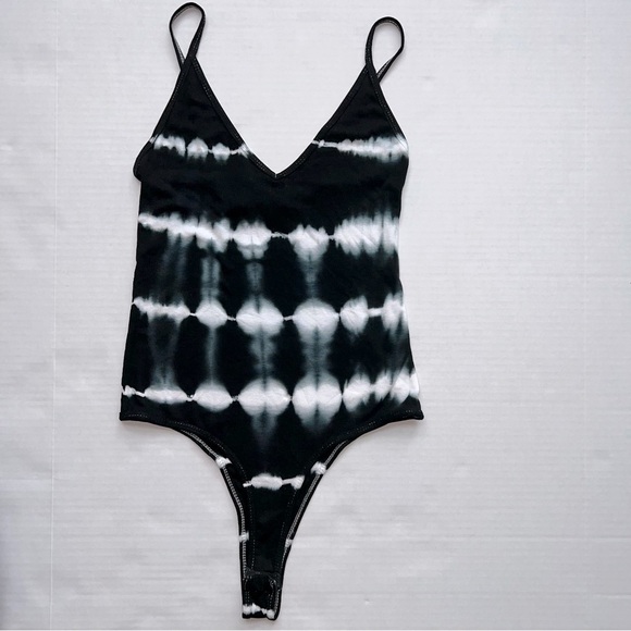 Olivaceous tie dye strappy v neck bodysuit in size medium - Picture 1 of 12